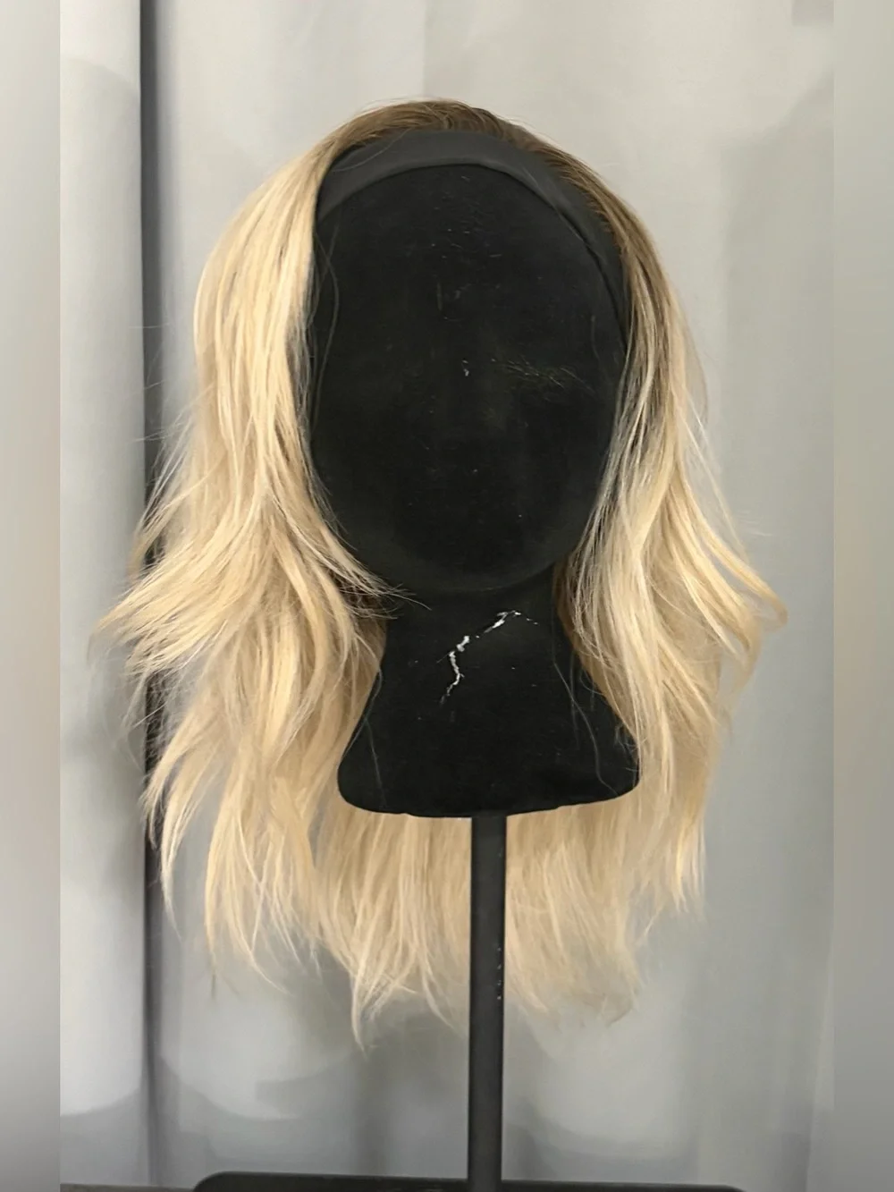 CHELSEY SMITH CROWN Headband Wig Light Blonde Med Length Layered